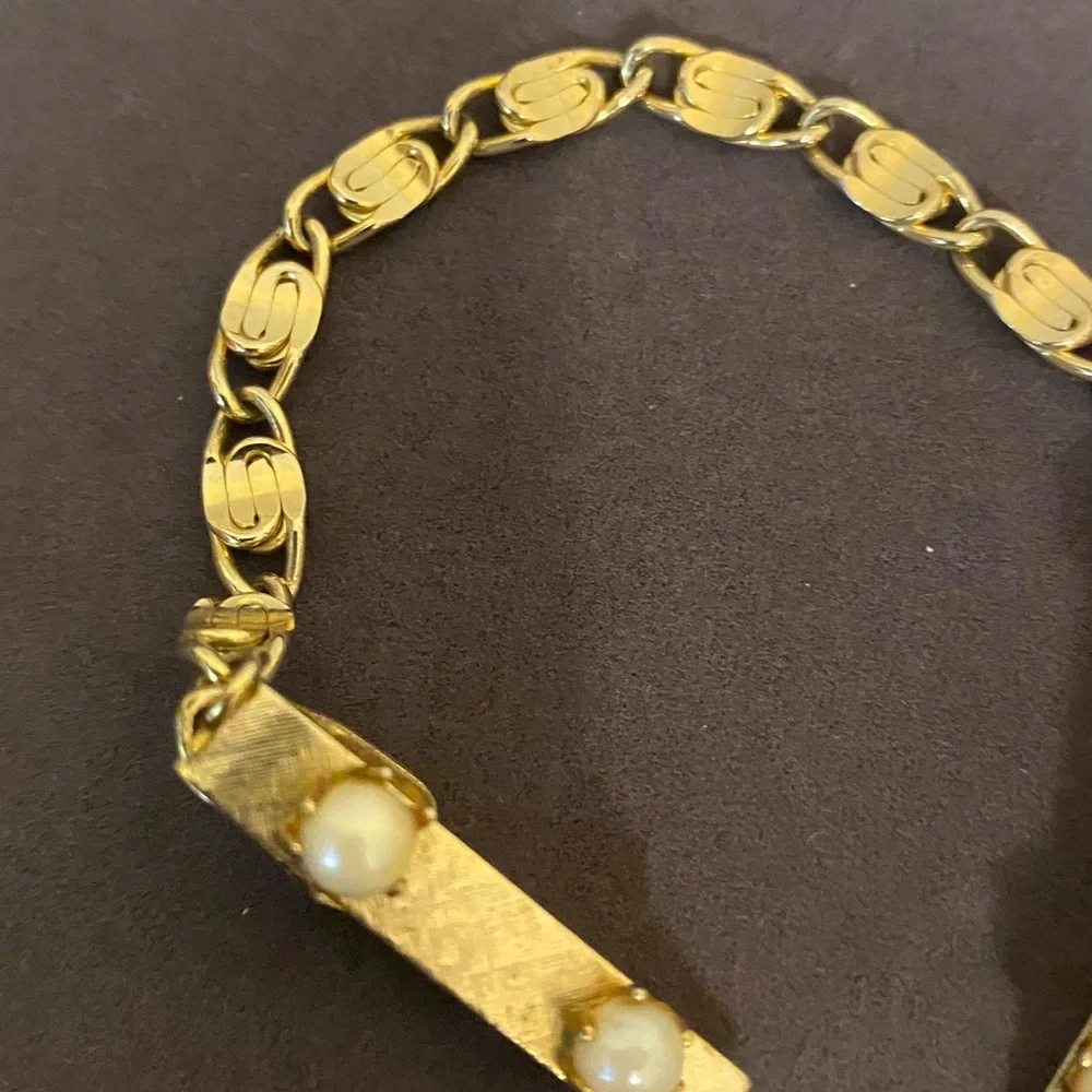 Vintage Gold-Tone Pearl Accent Women’s sweater clip - Picture 8 of 9